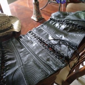 Bustier leather wore for 1 hour brand new doesn't